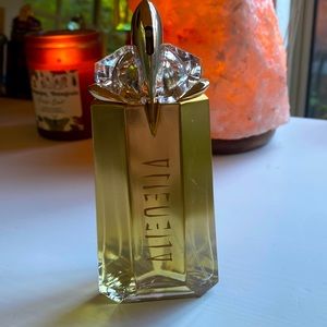 Alien goddess Thierry Mugler